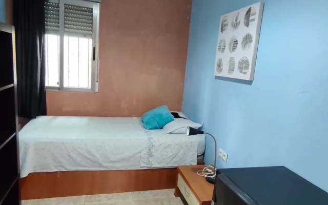 Hermosa habitacion en casa llena de paz en el centro de Madrid.