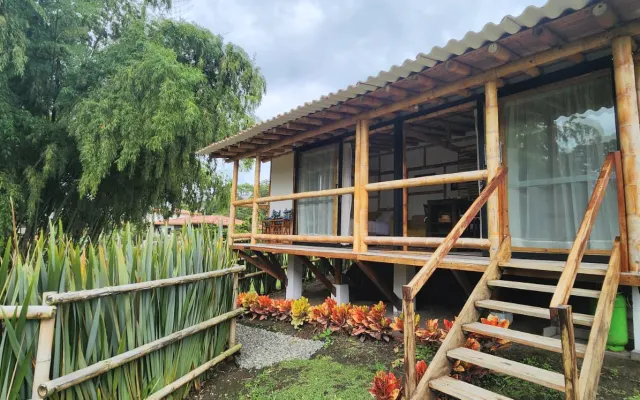 Beautiful and Cozy Bamboo Cabin - Salento, Colombia (Coffee Region)