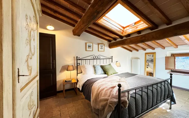 Double bedroom, kitchenette & Private Bathroom - Tuscan Retreat 208