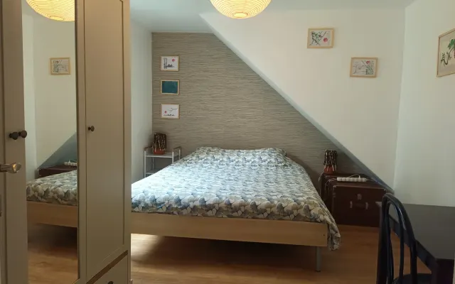 Pausa na natureza: quarto com horticultores biológicos num ambiente...