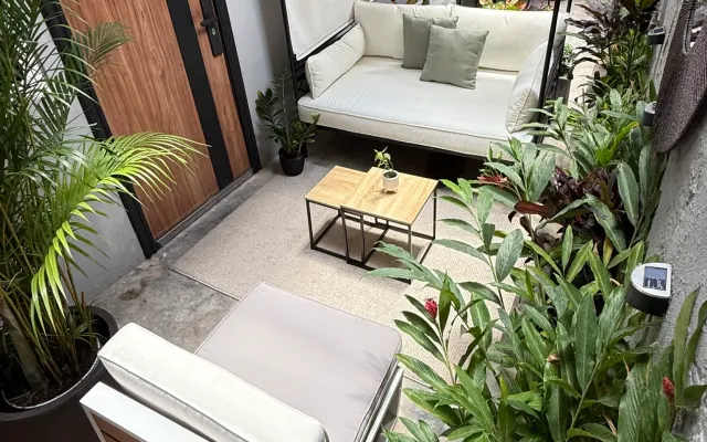Casco Moonlit Terrace Retreat. 1 min to Rooftops and LGBTQ+ Nightlife