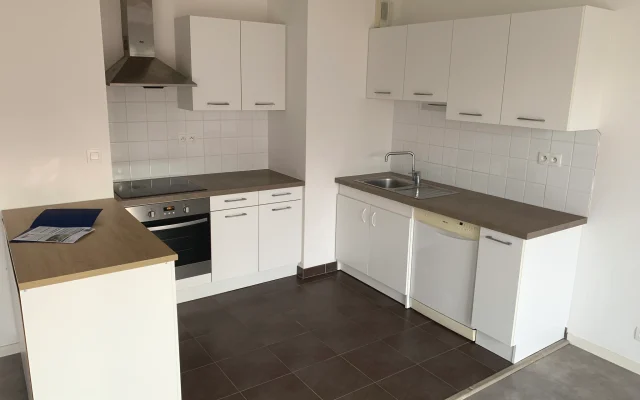 Quarto num apartamento numa zona tranquila