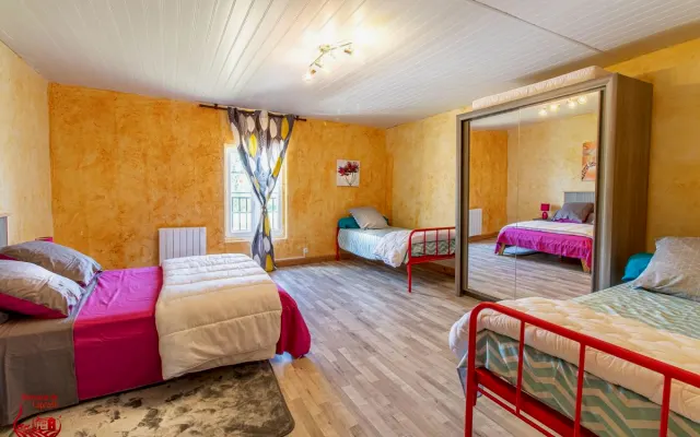 Gîte with swimming pool & pets