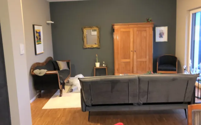 Quarto num espaçoso apartamento de cobertura perto do centro com casa...