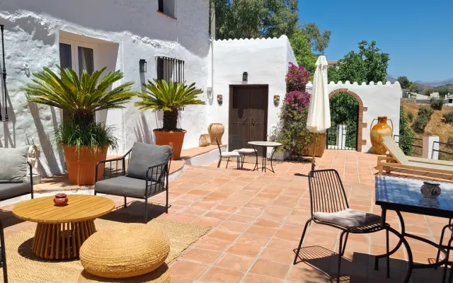 Bonita quinta rodeada de natureza nos Montes de Málaga