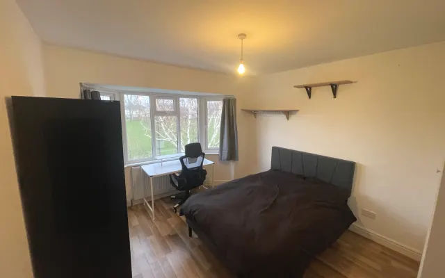 Large Double bedroom in Tooting London