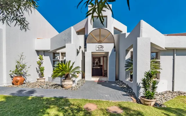 Mind-Body-Soul Gästehaus im Featherbrooke Estate, Krugersdorp