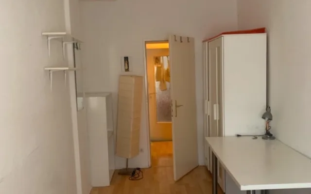 Gemütliches und ruhigesZimmer im Erdgeschoss in Neukölln ganz in der Nä