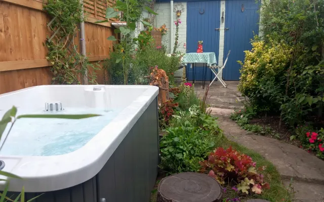WARE Mälzereihaus. STADT UND LAND. Whirlpool!