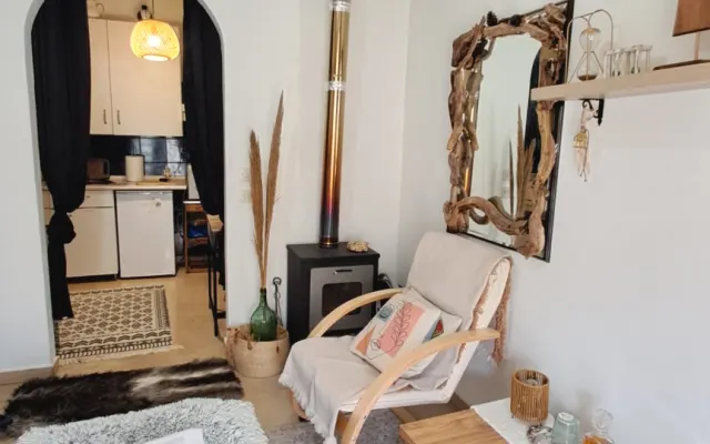  cozy studio at  gouvia, corfu greece. 100 metres from the sea.