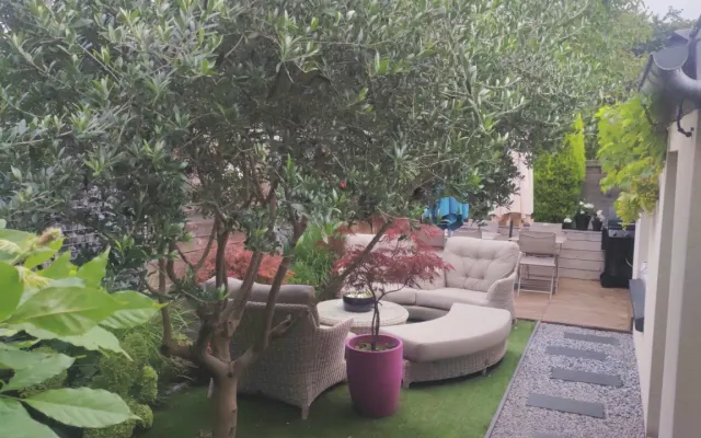 petite maison typique des maisons du nord  proche de lille avec jardin