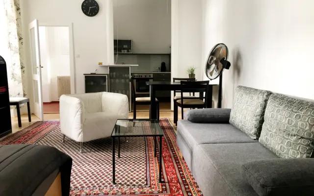Apartamento estúdio num pequeno palácio antigo