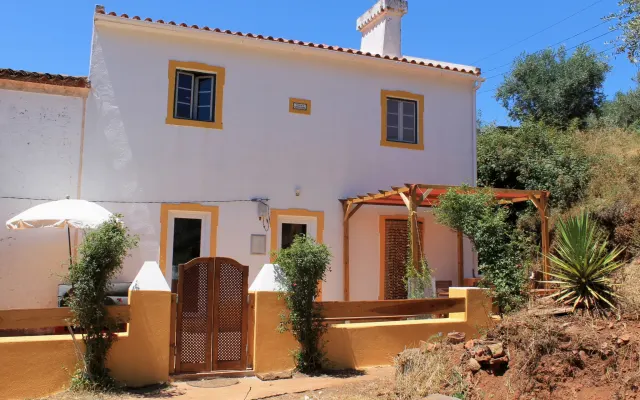 Das Haus zwischen den Wasserfällen
