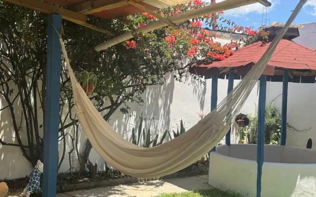 Mykonos Haus mit Garten Vibes & Privatzimmer im Zentrum