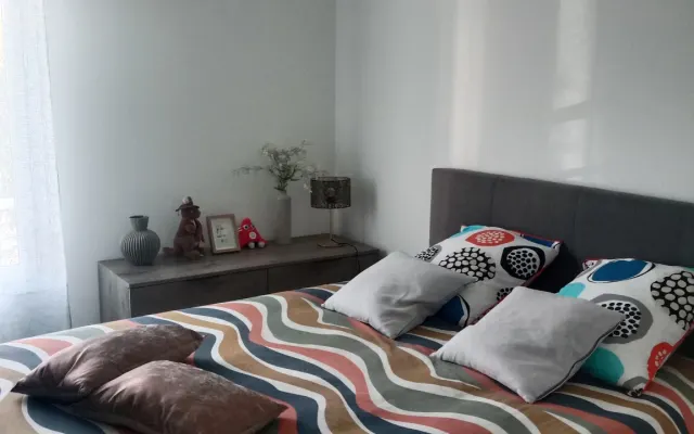 Quarto num apartamento confortável