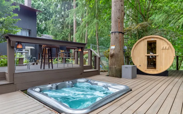 Upstairs Mountain View Room with Hot Tub/Sauna/GameRoom/EV Charger