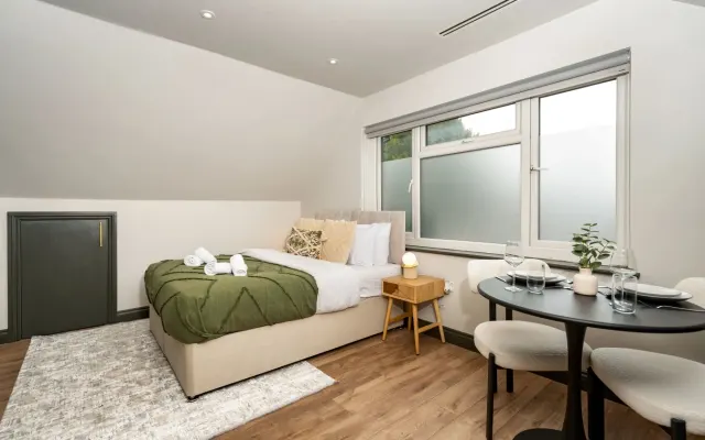 Arnos Grove Gem AC 1BR Sleeps 2 | WiFi & Parking