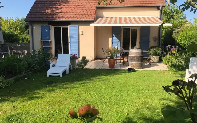 Private rooms in a house with garden, parking ...