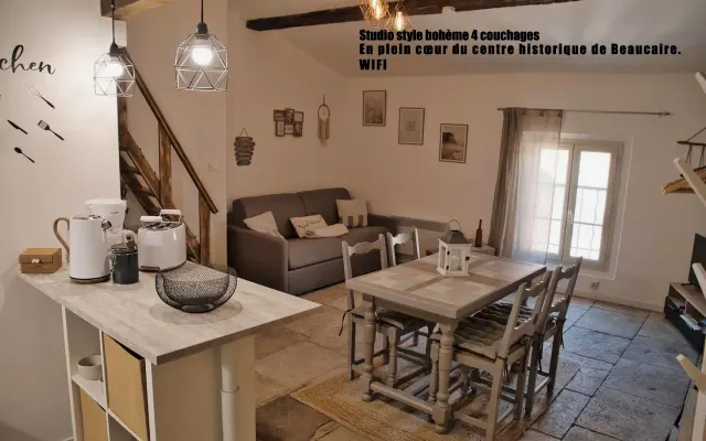 Logement bohème rénové Centre historique Beaucaire Cocoon 4