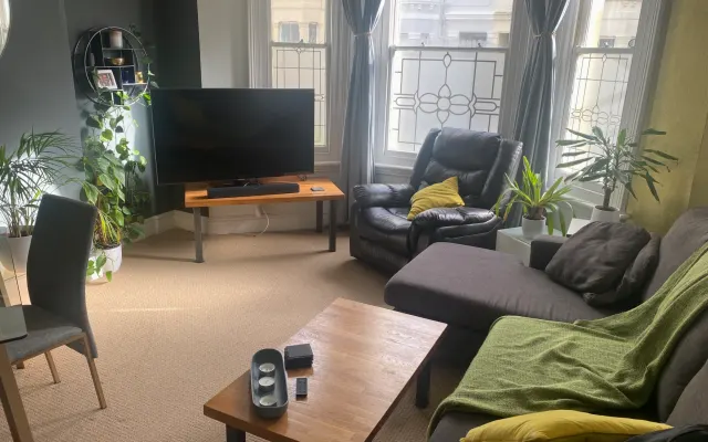 Great pad near the beach and city centre.