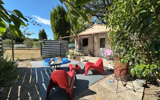 Aix en Provence, maisonnette with shaded terrace, parking and garden