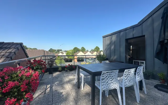 Appartement calme avec terrasse proche du grand stade et des lacs