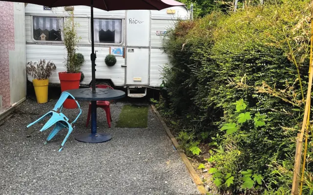 die Hütte Naturcamping Wohnwagen Retro