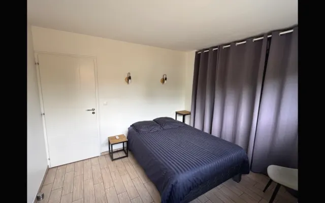 Camera da letto in casa moderna! Con piscina!