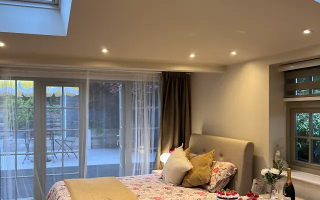 Annexe lumineuse et relaxante de style cottage, romantique et pratique