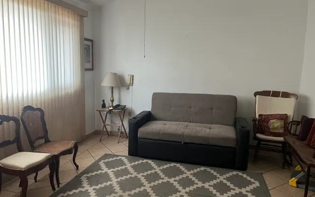 ********abhängige Zimmer mit Bad, inklusive Frühstück und Schwimmbad.