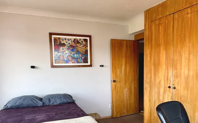 Bella camera in appartamento condiviso con 2 camere da letto vicino a...