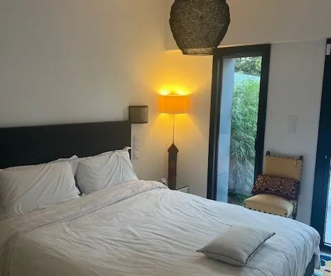 beautiful renovated 1930s house, near train station