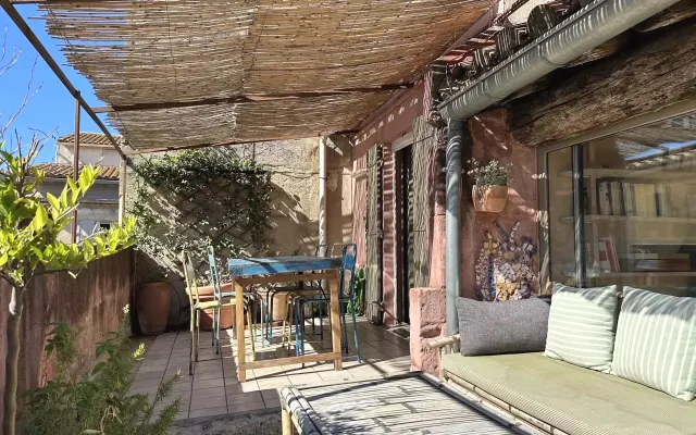 Casa La Roquette terrazza ombreggiata