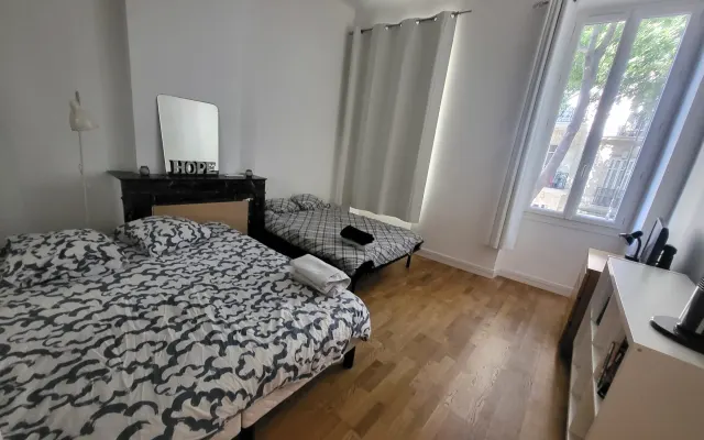 grande chambre , 15 min à pied de la gare saint Charles