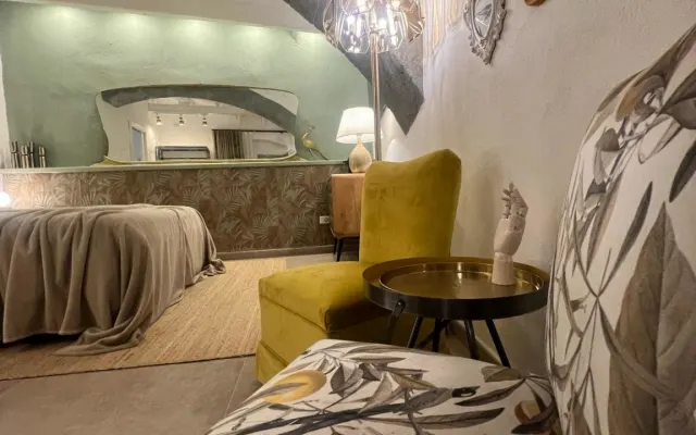 Double room with private bathroom and rich breakfast buffet