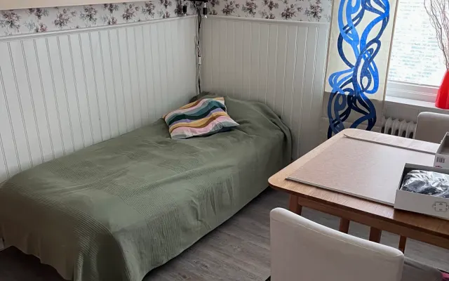 Room in house Flen, 15 min walk from train station. Max 2pers