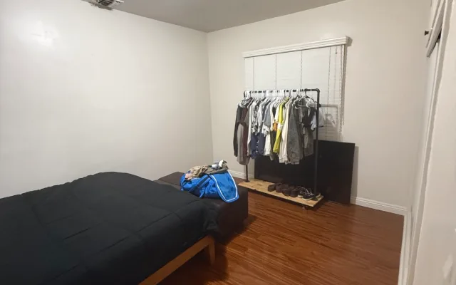 Spare bedroom in house in West Hollywood near bars