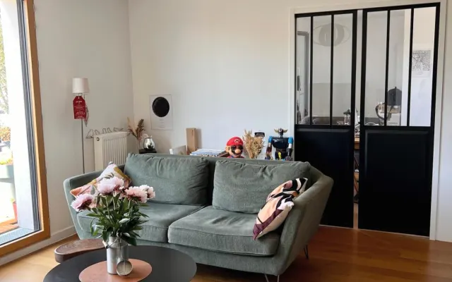 Beautiful new apartment on the top floor, 7 minutes from the metro