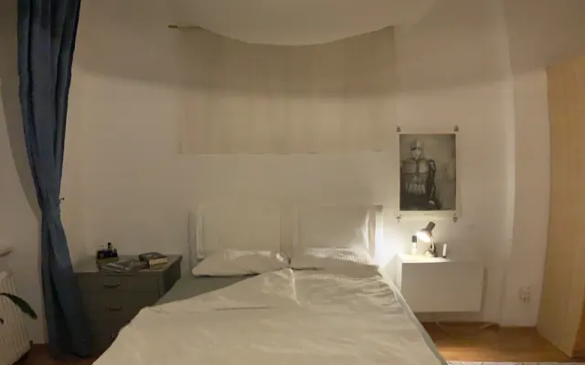 Shared bed in a qiet, comfy and nude flat