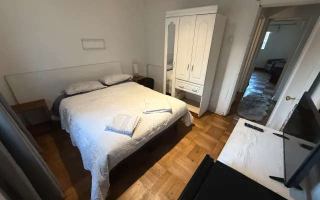 Room close to Plaza Italia, Bellavista and Lastarria