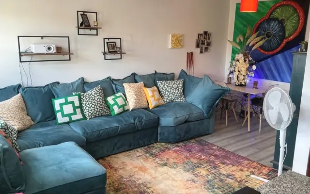 Stunning, Artie spacious 2 double bedroom penthouse in Herne Hill.