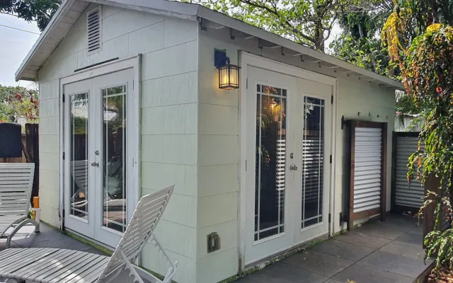 Private cabana near downtown & beach