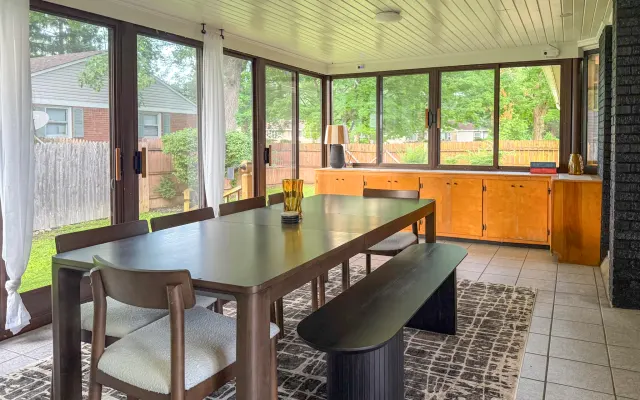 Stylish 5BR: Insurance, Corporate, & Group Stays! Near DT Free Parking