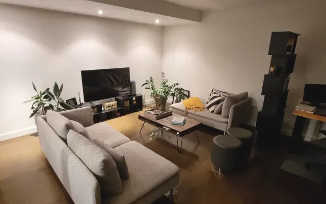 Cozy Sofa in Central Apartment – Walk to Central Station & Cathedral