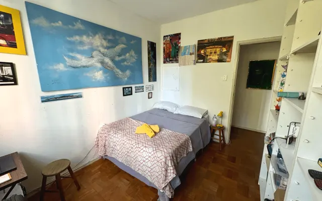Geräumige Wohnung in einem sehr gut gelegenen Wohnviertel.