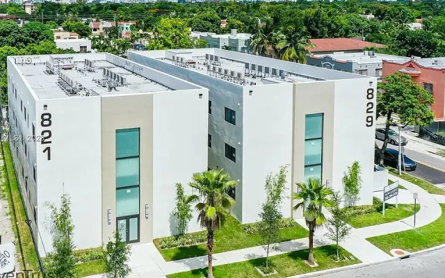 Modern Bedroom in Central Miami