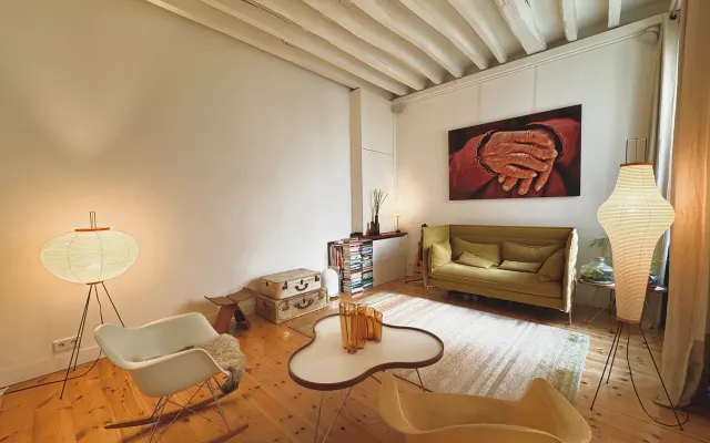 Schönes Loft in XVIII. Herrenhaus. Herz von Paris.
2 Luftmatratzen