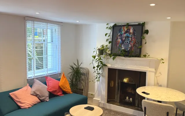 Appartamento seminterrato con accesso a un ampio giardino privato
