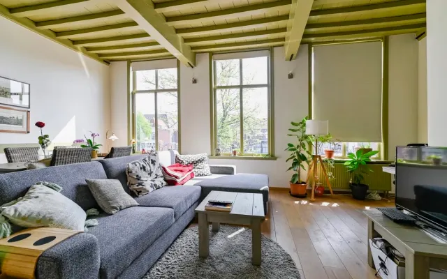 Light spacious appartement in Leiden