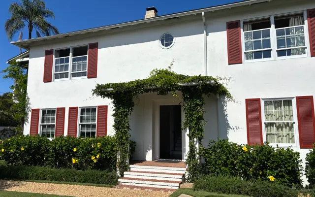 Santa Barbara - Upper East - one block off State Street